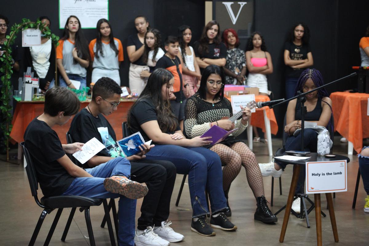 Confira atividades de aprendizagem criativa realizadas pelo Metamorfose com os alunos.